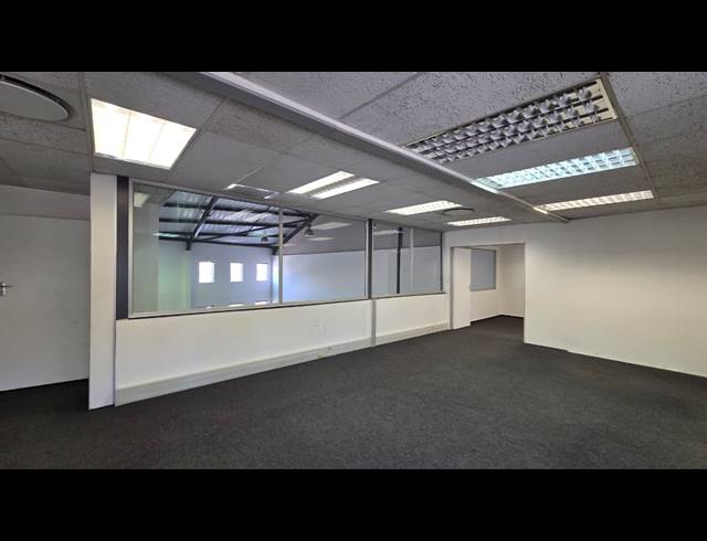 472M² WAREHOUSE TO LET IN ROUTE 21 BUSINESS PARK